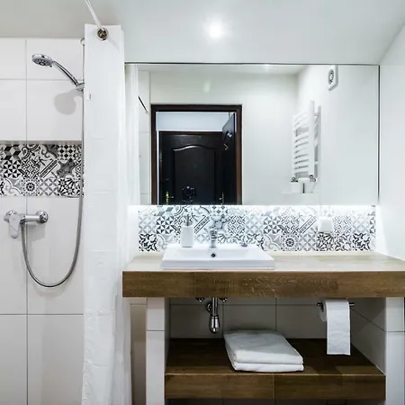 Oda ve Kahvaltı Marta 3*